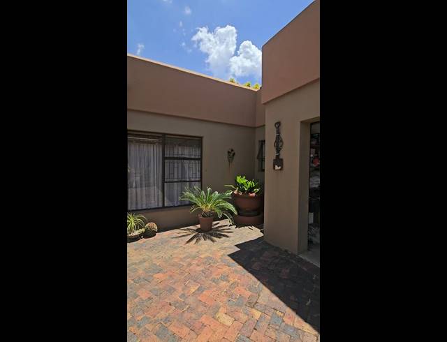 3 BEDROOM TOWNHOUSE FOR SALE IN THREE RIVERS